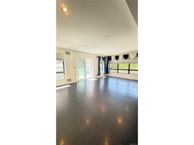 [PHOTO]
