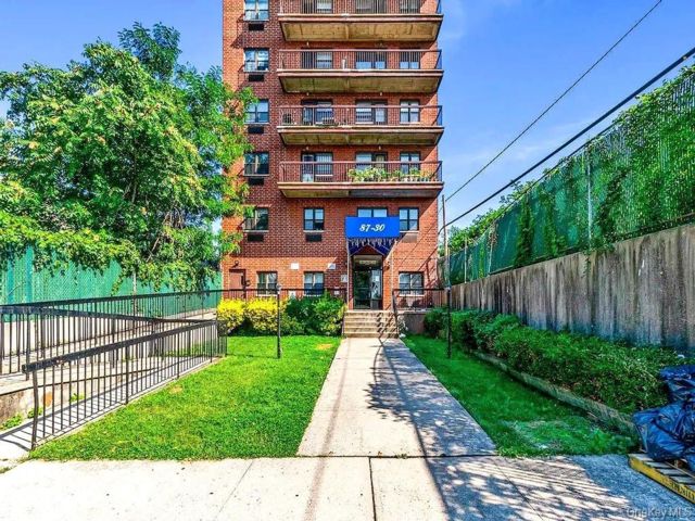  1 BR,  1.00 BTH &nbsp;Other style home in Rego Park