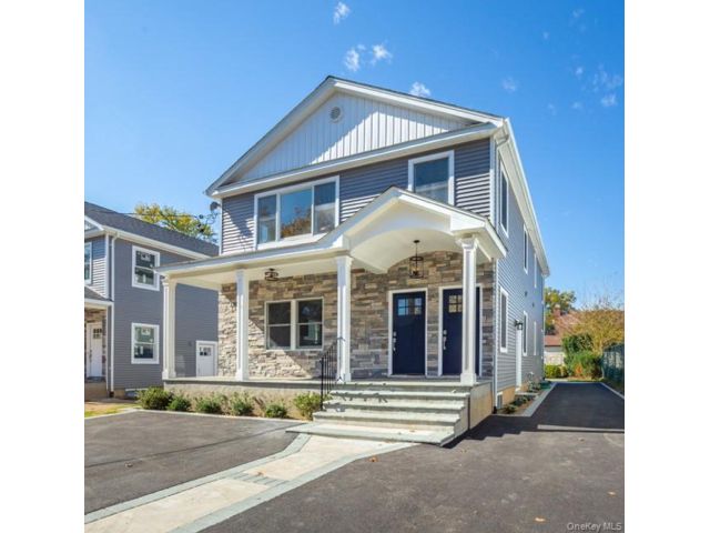  3 BR,  2.00 BTH &nbsp;Colonial style home in Garden City South