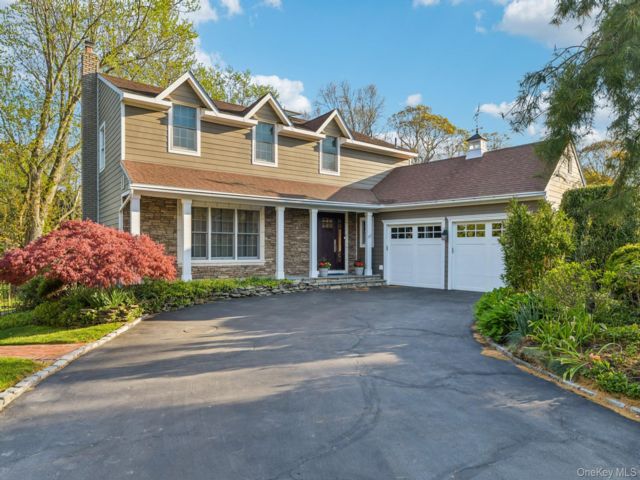  4 BR,  3.00 BTH &nbsp;Colonial style home in Great River