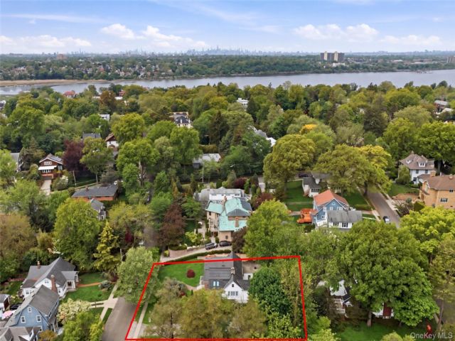  4 BR,  4.00 BTH &nbsp;Cape cod style home in Douglaston
