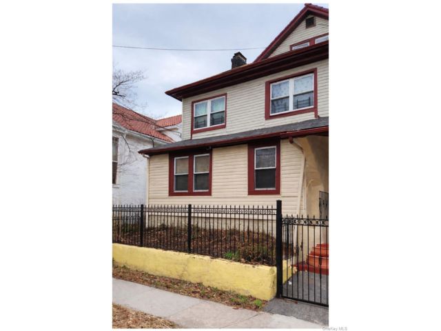  3 BR,  3.00 BTH &nbsp;Colonial style home in Mount Vernon