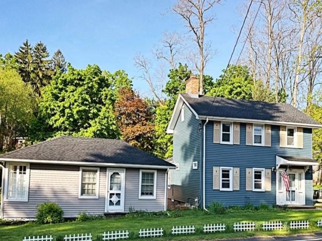  3 BR,  2.00 BTH &nbsp;Colonial style home in Cornwall On Hudson