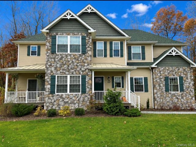 4 BR,  3.00 BTH &nbsp;Colonial style home in New Windsor