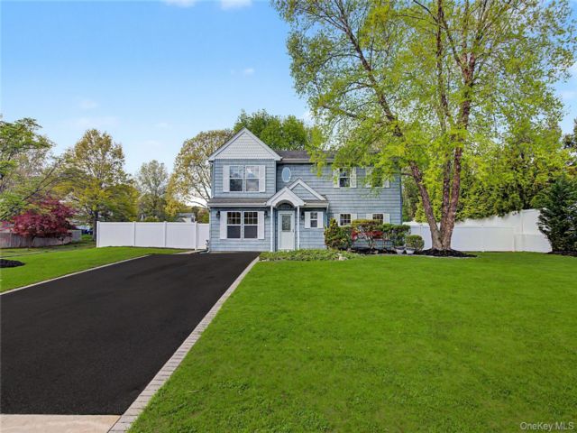  4 BR,  3.00 BTH &nbsp;Colonial style home in Coram