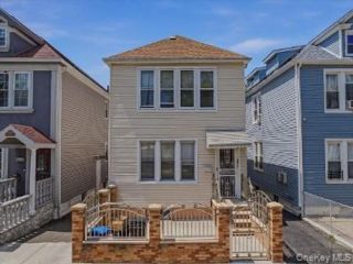 [Wakefield Real Estate, listing number 7286665]