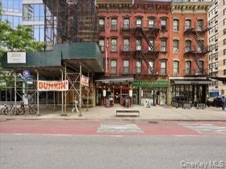  9 BR,  8.00 BTH &nbsp;House style home in New York (manhattan)