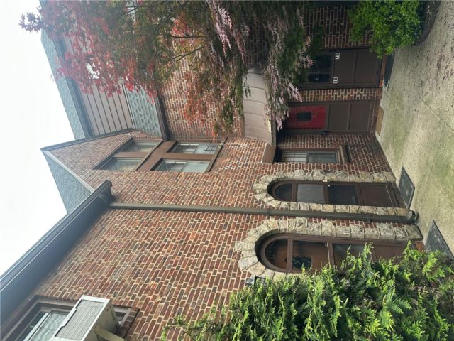  2 BR,  2.00 BTH &nbsp;Other style home in Bayside