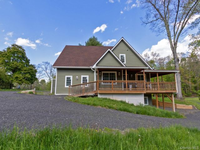 4 BR,  4.00 BTH &nbsp;Cape cod style home in Stone Ridge