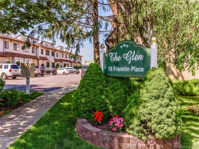  3 BR,  3.00 BTH &nbsp;Condo style home in Oceanside