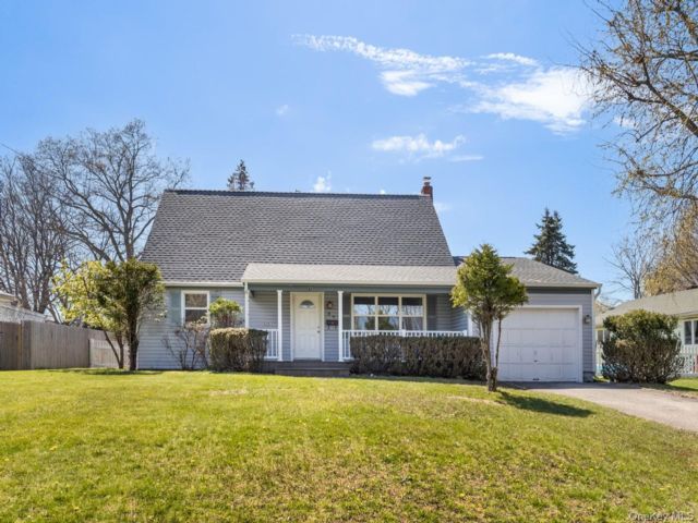  4 BR,  2.00 BTH &nbsp;Cape cod style home in Greenport