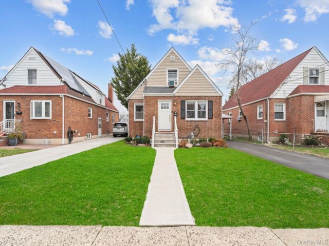  4 BR,  2.00 BTH &nbsp;Cape cod style home in Valley Stream