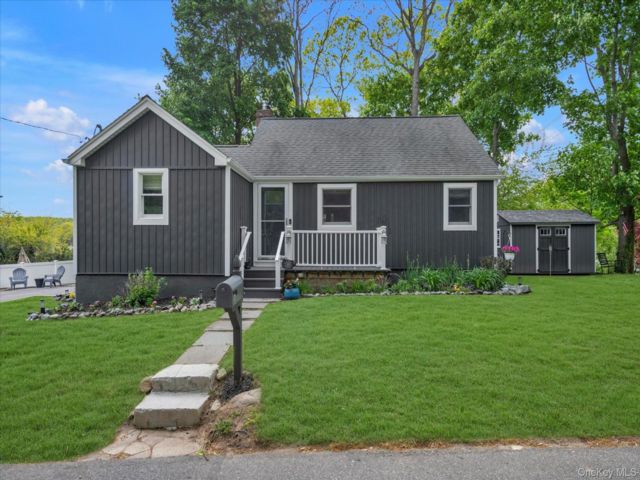  2 BR,  1.00 BTH &nbsp;Ranch style home in South Huntington