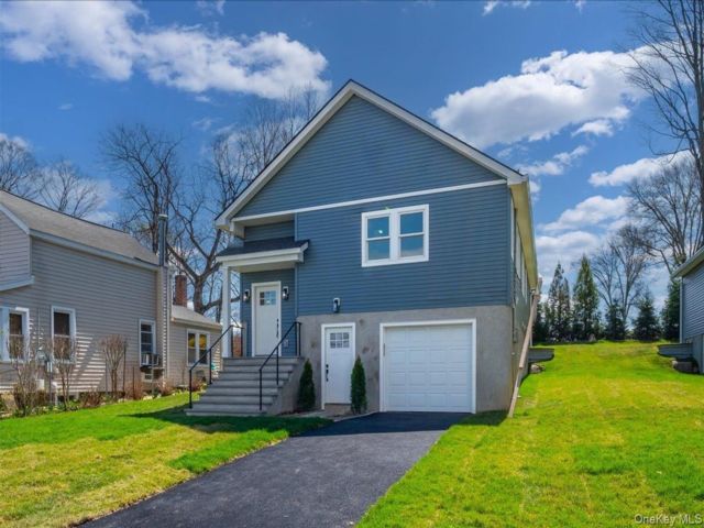  5 BR,  3.00 BTH &nbsp;Split ranch style home in White Plains