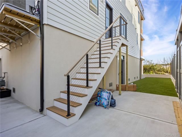  1 BR,  1.00 BTH &nbsp;Modern style home in Long Beach