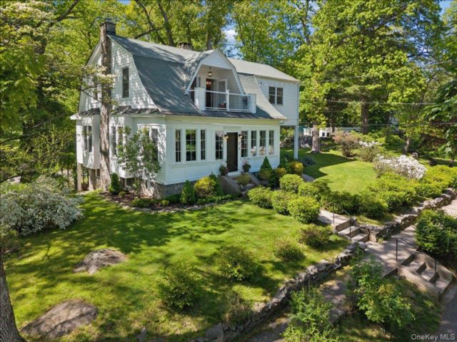  4 BR,  3.00 BTH &nbsp;Colonial style home in Hastings-on-hudson