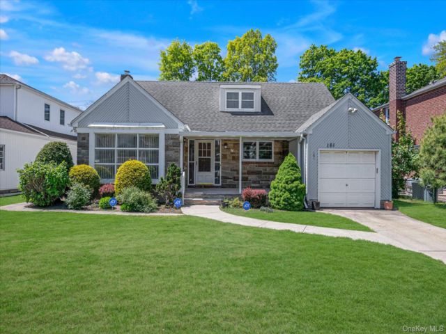  5 BR,  3.00 BTH &nbsp;Cape cod style home in New Hyde Park