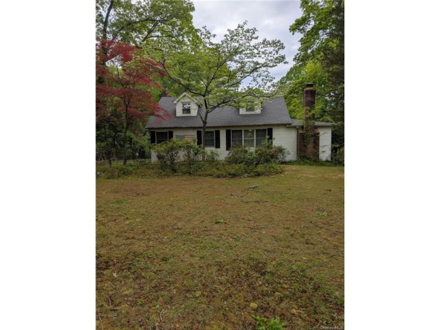  3 BR,  3.00 BTH &nbsp;Cape cod style home in Northport
