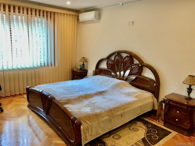 [PHOTO]