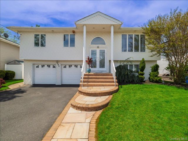  4 BR,  3.00 BTH &nbsp;Hi ranch style home in Oceanside
