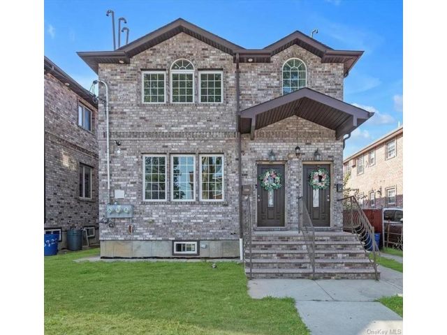  4 BR,  2.00 BTH &nbsp;Colonial style home in Rosedale