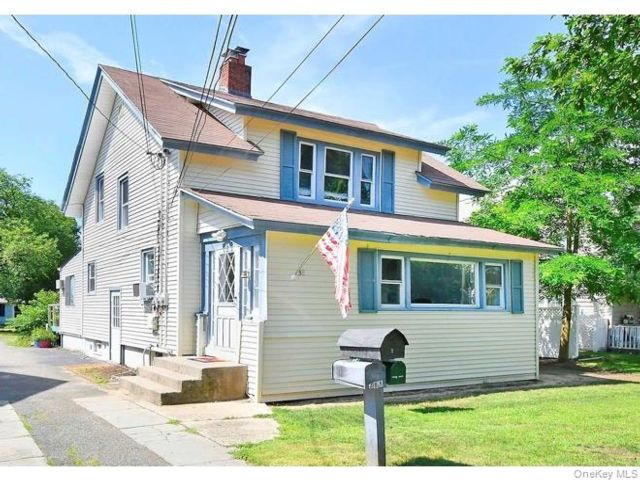  3 BR,  2.00 BTH &nbsp;Colonial style home in Amityville