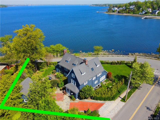  6 BR,  4.00 BTH &nbsp;Colonial style home in Little Neck