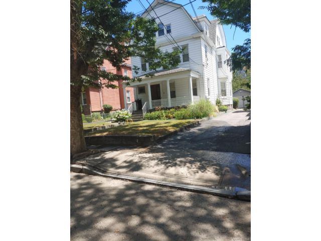  6 BR,  4.00 BTH &nbsp;Colonial style home in Mount Vernon