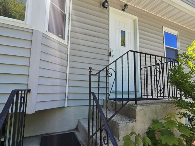 3 BR,  1.00 BTH &nbsp;Hi ranch style home in East Northport