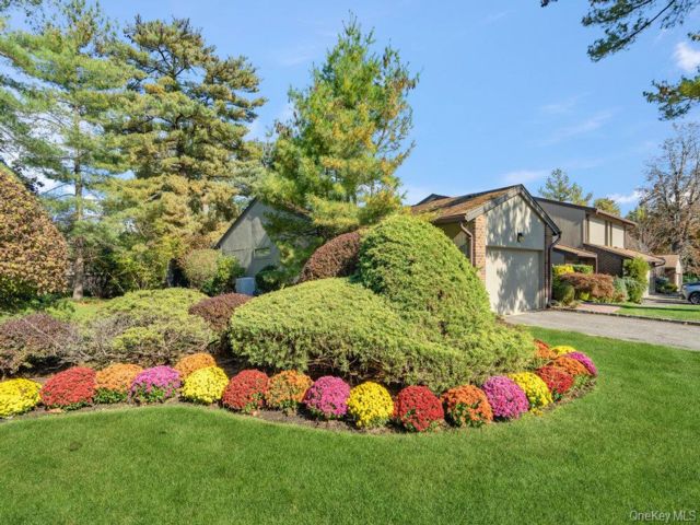 3 BR,  2.00 BTH &nbsp;Condo style home in Jericho