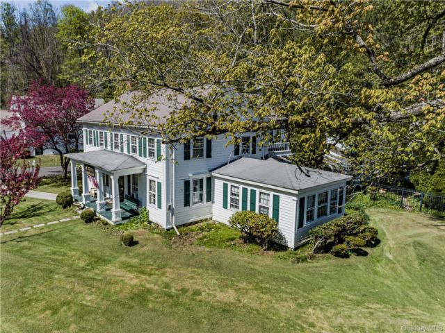  4 BR,  5.00 BTH &nbsp;Colonial style home in Millerton