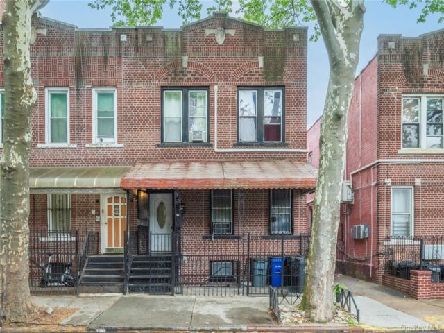  7 BR,  4.00 BTH &nbsp;A-frame style home in East New York
