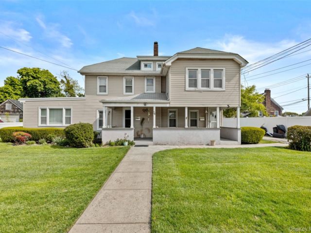  5 BR,  2.00 BTH &nbsp;House style home in Inwood