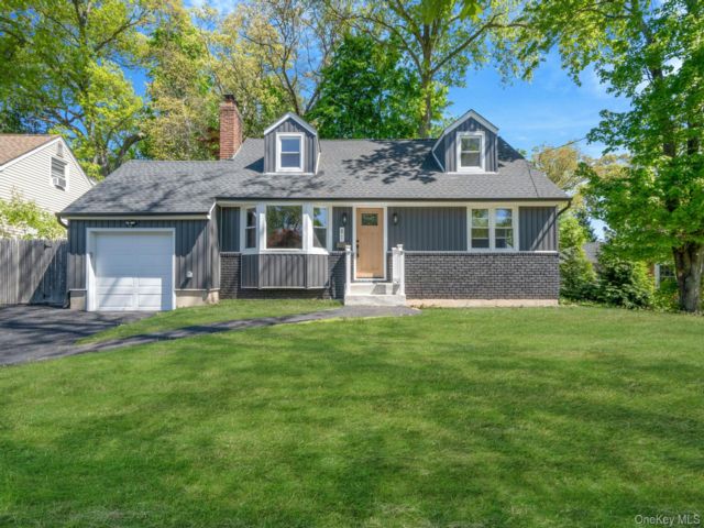  4 BR,  2.00 BTH &nbsp;Exp cape style home in Huntington Station