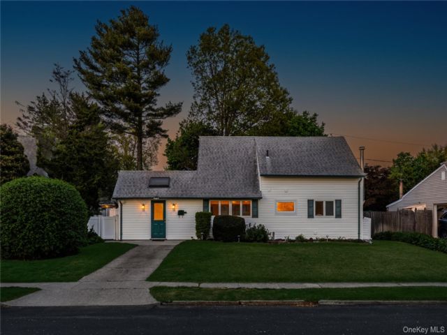 [Westbury Real Estate, listing number 7287285]