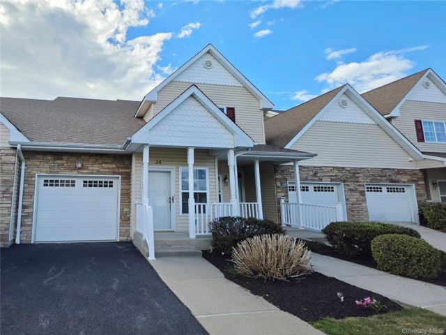  2 BR,  2.00 BTH &nbsp;Condo style home in Mount Sinai