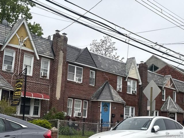  3 BR,  2.00 BTH &nbsp;House style home in Saint Albans