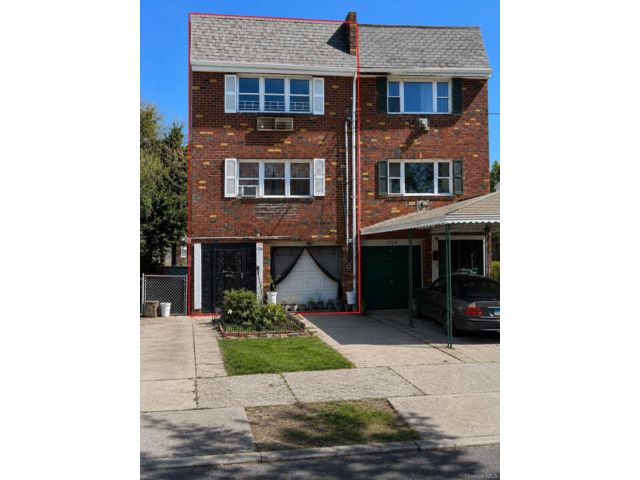  5 BR,  3.00 BTH &nbsp;House style home in Far Rockaway