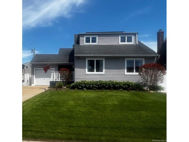 [Lindenhurst Real Estate, listing number 7287301]
