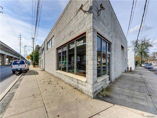 Studio,  0.00 BTH &nbsp;House style home in Lindenhurst
