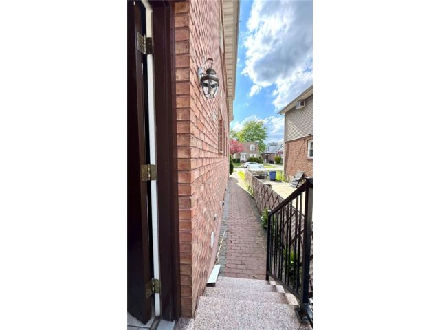  2 BR,  1.00 BTH &nbsp;Colonial style home in Fresh Meadows