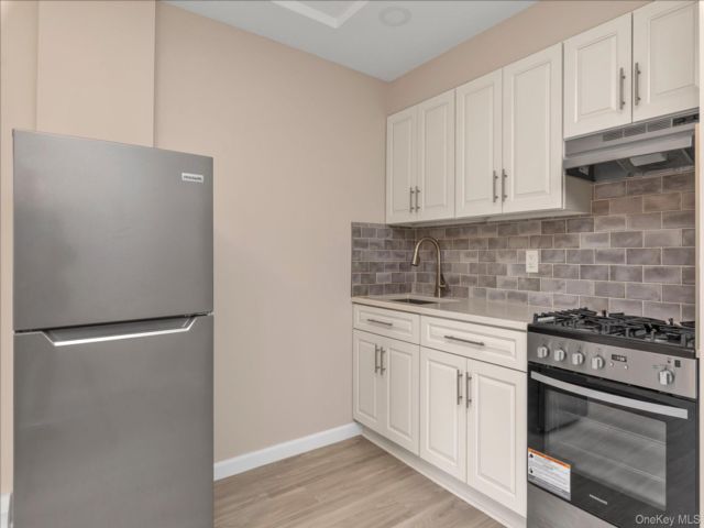  4 BR,  3.00 BTH &nbsp;House style home in Bellerose