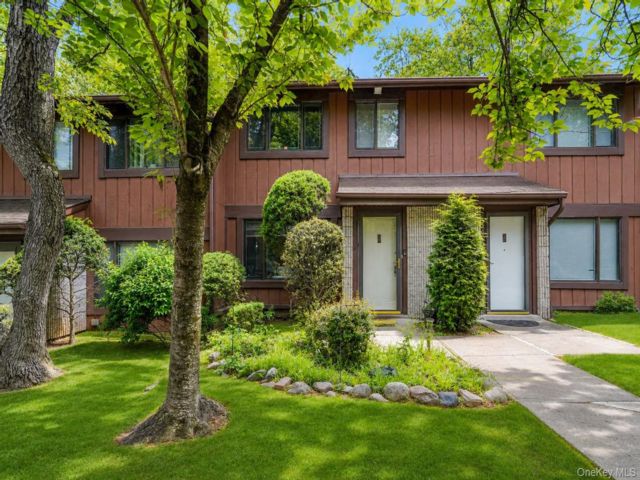  3 BR,  2.00 BTH &nbsp;Condo style home in Heartland Village