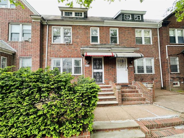 3 BR,  1.00 BTH &nbsp;Other style home in Jackson Heights