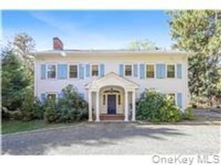  5 BR,  4.00 BTH &nbsp;Colonial style home in Blauvelt