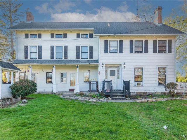  6 BR,  3.00 BTH &nbsp;Farmhouse style home in Walden