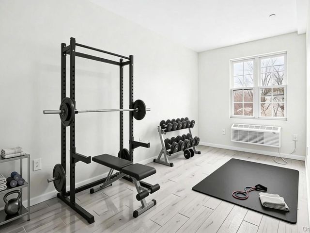 [PHOTO]