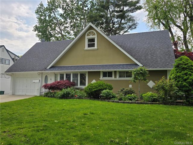 [Westbury Real Estate, listing number 7287530]