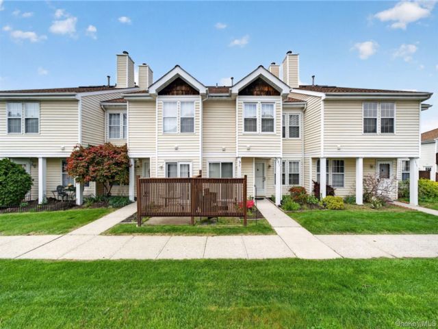  3 BR,  3.00 BTH &nbsp;Condo style home in Chester