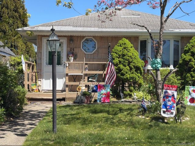  3 BR,  1.00 BTH &nbsp;Ranch style home in Babylon